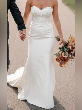Strapless White Floral Appliqué Wedding Dress